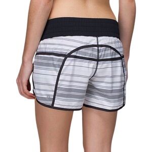 LULULEMON Tracker Short II‎ 2-wayStretch Mini Groovy Stripe Dune Horizont…